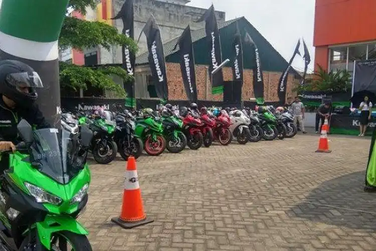 Jarang Banget Kelihatan di Jalan, Ternyata Motor ini Masih Jadi Jagoan Kawasaki