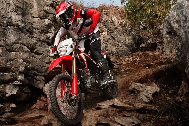 Motor Gagah Honda CRF150L 2019 Dapat Update, Apa Aja Yang Berubah?