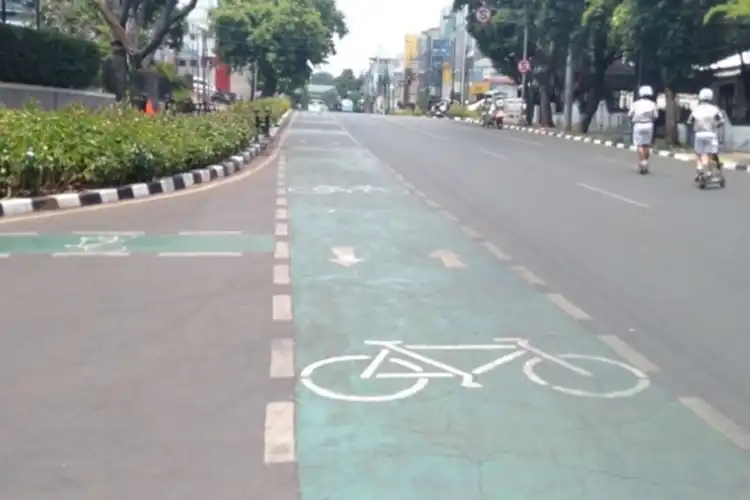 Ingat Ada 22 Titik di DKI Jakarta, Pemotor Masih Nekat Serobot Jalur Sepeda Langsung Setor Rp 500 Ribu