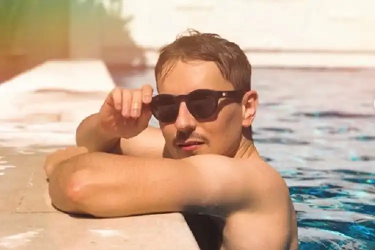 Jorge Lorenzo Pamer Body Atletis Saat Liburan di Bali, Netizen Langsung Komentar Begini