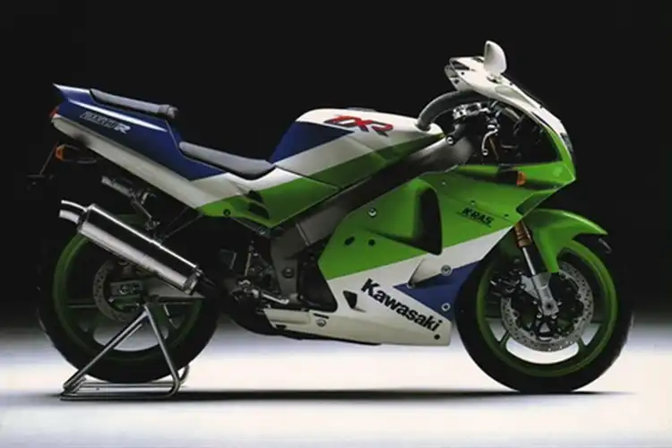 Ini Dia Nenek Moyang Kawasaki Ninja 250 4 Silinder, Di Indonesia Ada yang Punya, Simak Video Reviewnya