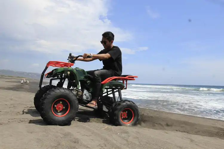 Sensasi Menggeber ATV Custom Bermesin Honda Supra di Pinggir Pantai, Wajib Dicoba Saat Liburan ke Jogja