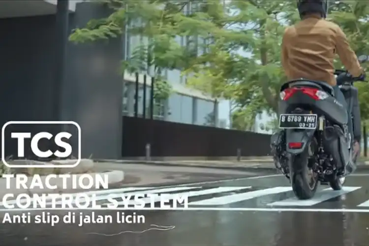 Sering Dibilang Berlebihan, Dua Fitur Yamaha All New NMAX Ini Justru Bikin Aman Saat Riding Hujan