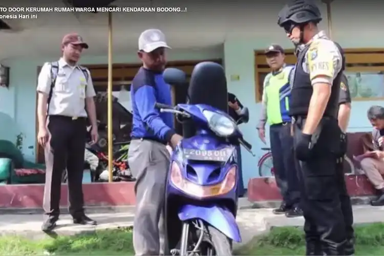 Petugas Samsat Door to Door Datangi Rumah Penunggak Pajak Disambut Gembira Netizen Tak Perlu Antre