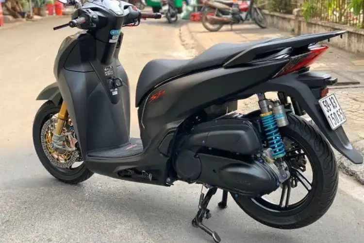 Modifikasi Para Sultan, Honda SH300i Terlihat Standaran, Ditempel Spare Part Harga Mahal