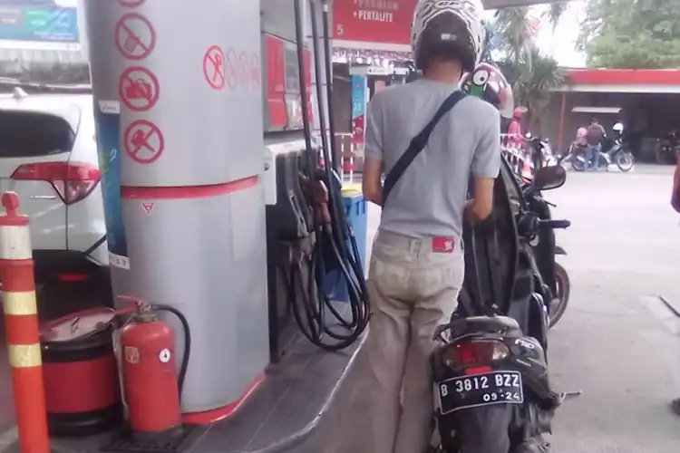 Selisih Harganya Sampai Rp 1.550 dengan SPBU Lain, Pertalite Tetap Jadi Bensin RON 90 Paling Murah