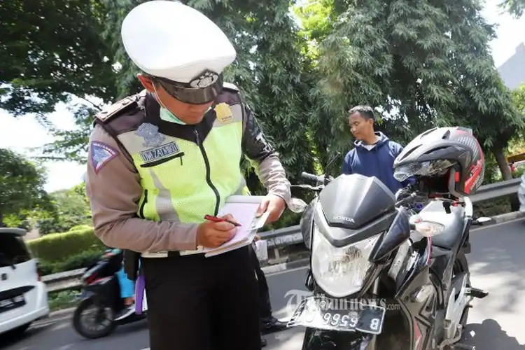 Penggunaan Lampu Motor di Siang Hari Oleh Mahasiswa Jadi Sorotan di Tahun Baru 2020, Honda dan Suzuki Tegaskan Hal Ini