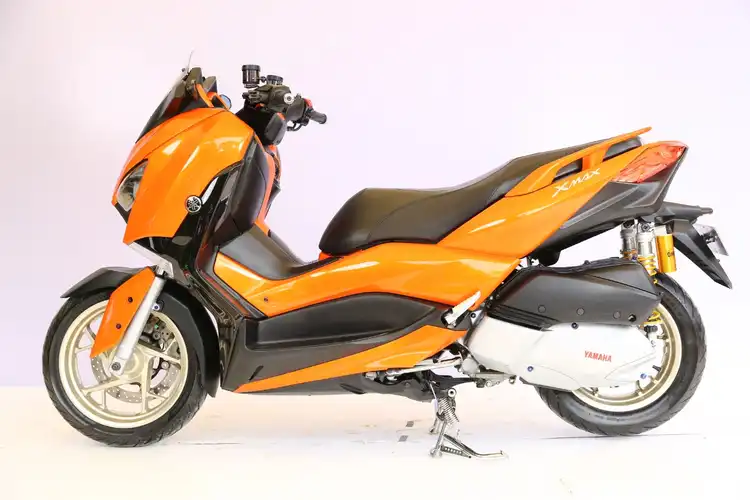 Berkelir Candy Orange, Yamaha XMAX Raih Best Elegant di Customaxi Bekasi 2020