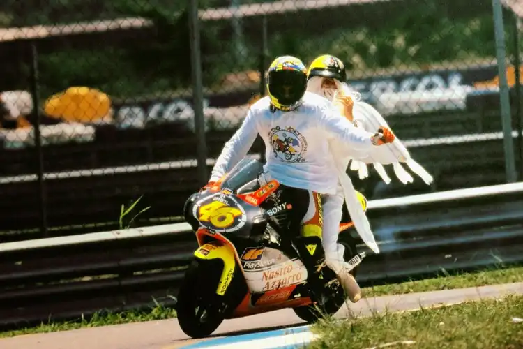 Kode Keras Nih! Bos Aprilia Siap Kasih Motor MotoGP Spesial, Kalau Samapi Valentino Rossi Gabung