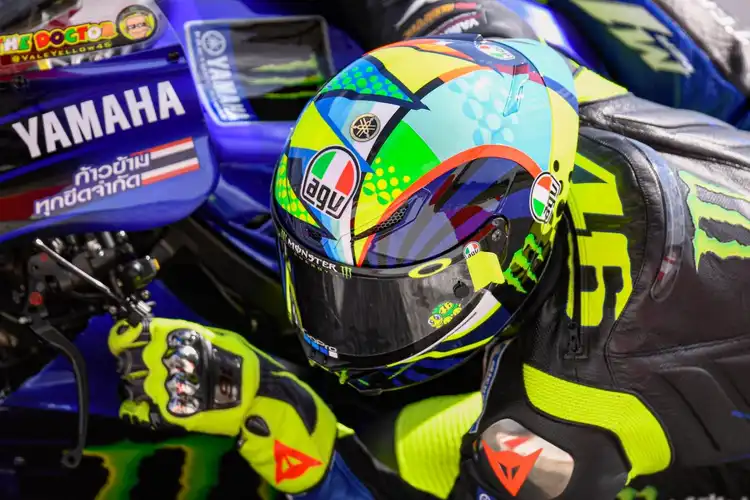Tanpa Gembar-Gembor, Valentino Rossi Pakai Helm Baru di Tes Pramusim MotoGP 2020 Sepang