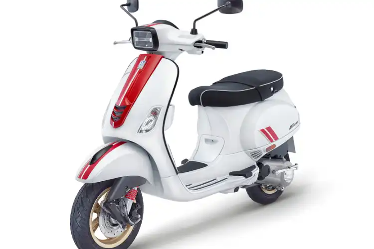 Vespa Racing Sixties Resmi Meluncur, Punya Grafis Khas Skuter Balap Klasik