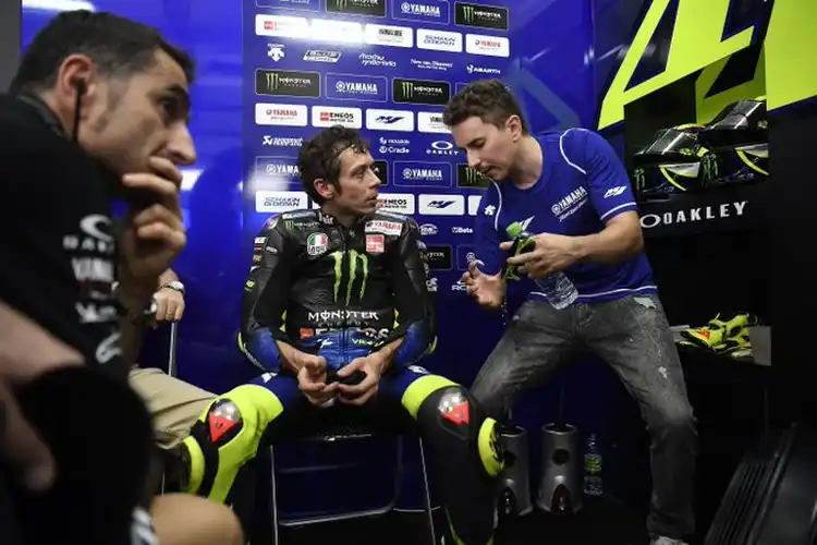 Lorenzo Sindir Rossi di MotoGP Qatar 2021, Slipstream Yang Bagus!