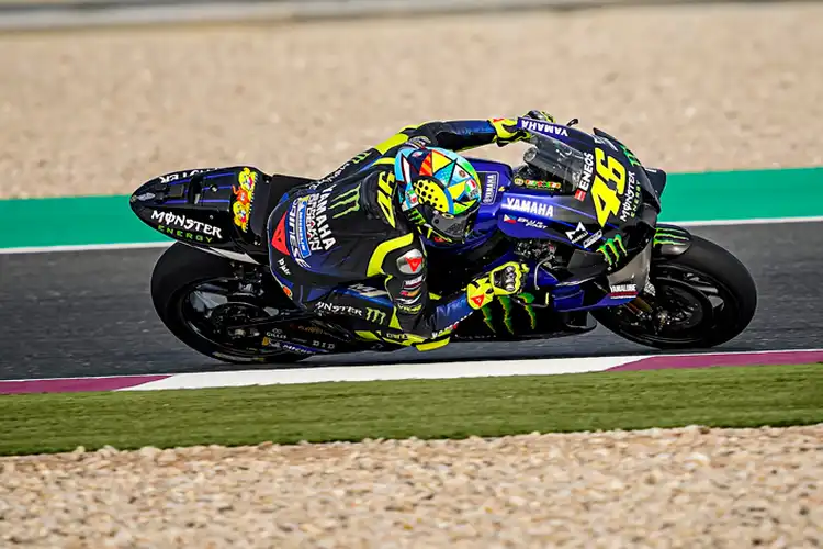 Dasar Valentino Rossi, Tetap Tenang Meski Kecelakaan dan Jadi Pembalap Yamaha Paling Buncit di Tes Pramusim Qatar
