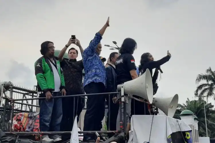 Ratusan Ojek Online Geruduk Gedung DPR, Geram Terhadap Anggota DPR Wanita Ini