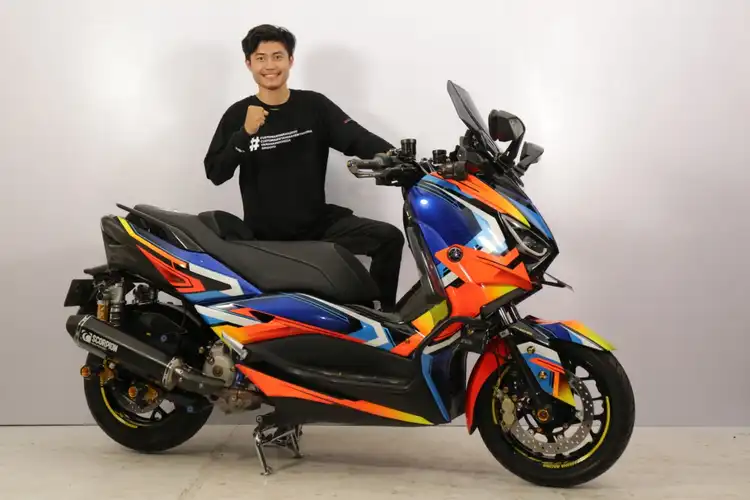Pakai Part Mewah dan Livery Mencolok, Yamaha XMAX Ini Sukses Jadi Juara Daily Use Customaxi Makassar