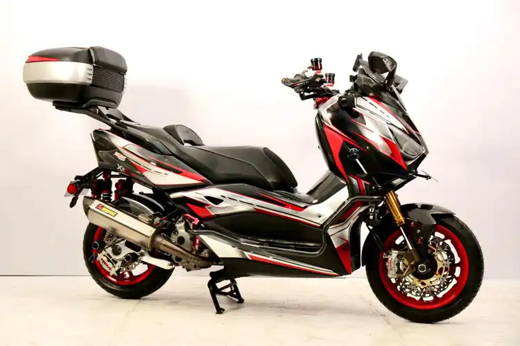 Pantas Dapat Gelar Best Touring Look di Customaxi Makassar, Yamaha XMAX yang Sering Dipakai Turing Ini Modifikasinya Bikin Melongo!