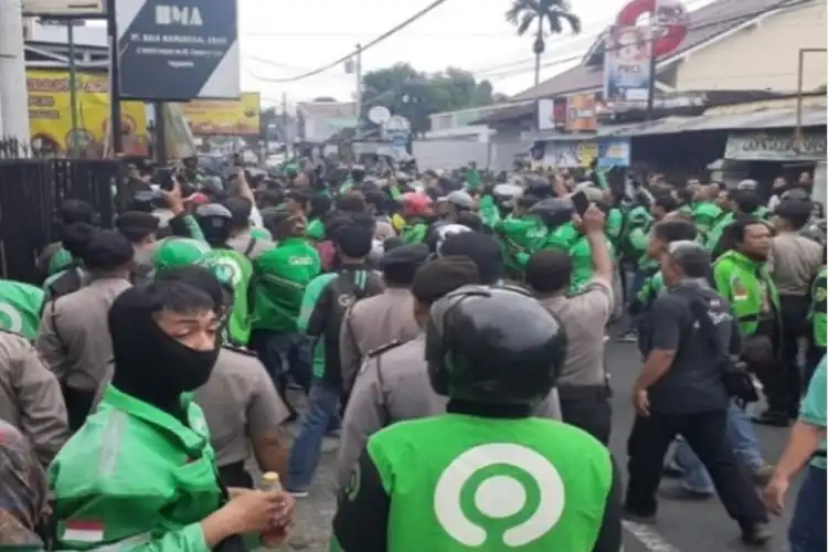 Mencekam Pasca Kerusuhan dengan Debt Collector Teror Order Fiktif Menghantui Driver Ojol dan Auto Cancel  