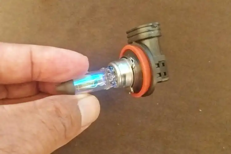Mitos Atau Fakta, Lampu Halogen Jangan Langsung Dipegang Agar Tidak Rusak