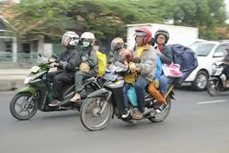 Pengendara Motor Masih Nekat Pulang Kampung di Tengah Covid-19, Siap-siap Bertemu Operasi Ketupat