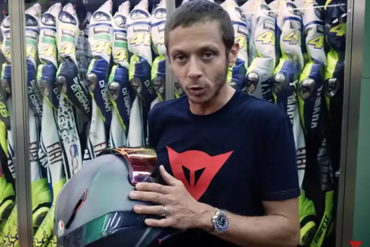 Dasar Valentino Rossi, Simpelnya Bedakan Helm Balap MotoGP AGV Pista GP-R dengan GP-RR, Televisi dengan Bioskop