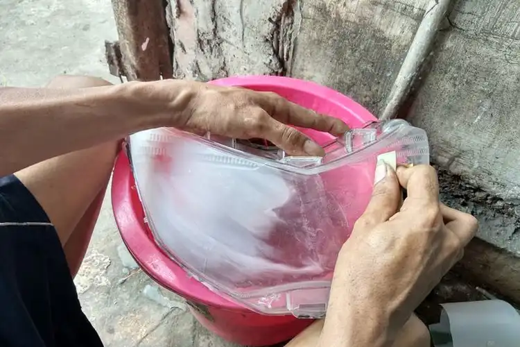 Bisa Sendiri Membersihkan Mika Lampu Kusam Jadi Bening Cling