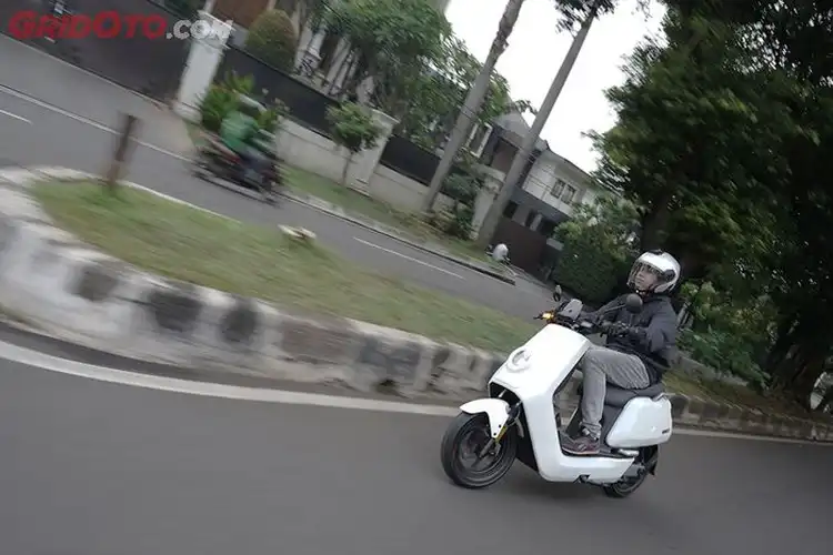 Widih, Bisa Jalan Tanpa Putar Gas Motor Listrik NIU Ternyata Punya Fitur Canggih Ini Bro