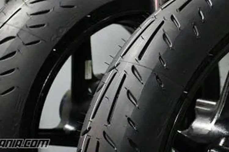 Gak Banyak Yang Tahu, Ternyata Gedein Ban Depan Motor Gak Disarankan