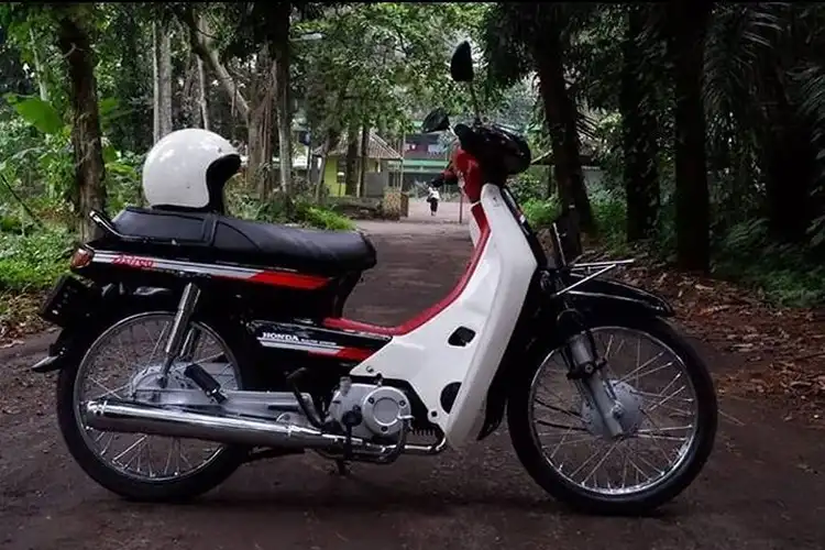 Pilihan Helm yang Cocok Buat Naik Motor Bebek Lawas Honda Astrea Grand