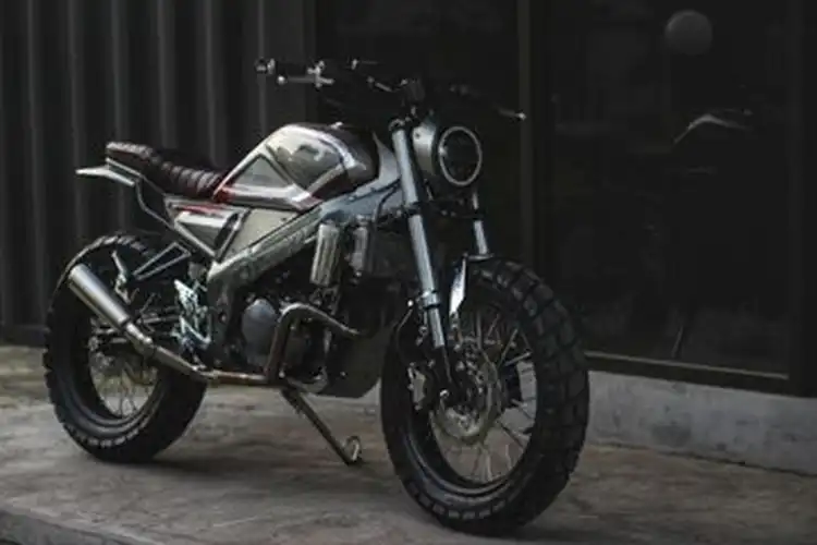 Menolak Mainstream!  Modifikasi Honda CBR150R CBU Aliran 'Buka Baju' Ala Scrambler Custom