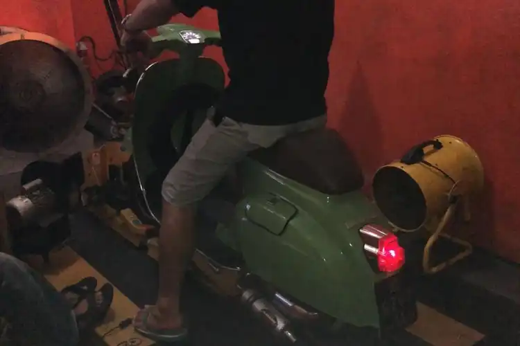 Wuih, Vespa Milik Artis Andre Taulany Siap Dioprek Full Pakai Part Polini dan Malossi Oleh Scooter VIP