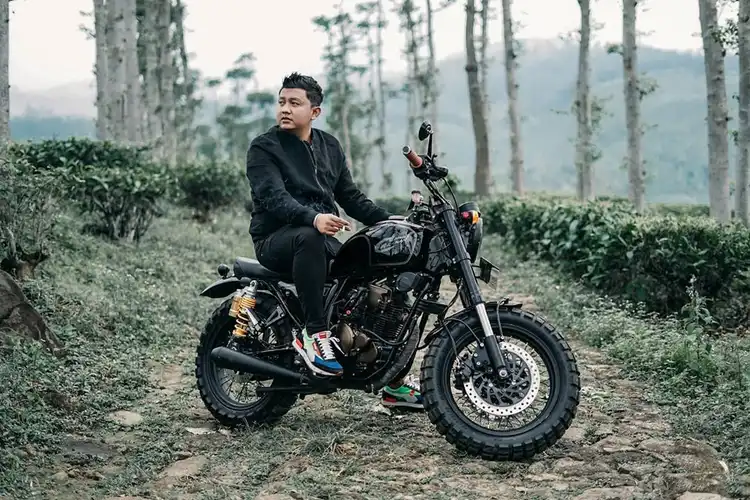 Pakai Motor Custom di Video Klip Terbarunya, Denny Caknan Curhat Jadi Musisi Campur Sari Sampai Hasilkan Rp 1 Miliar