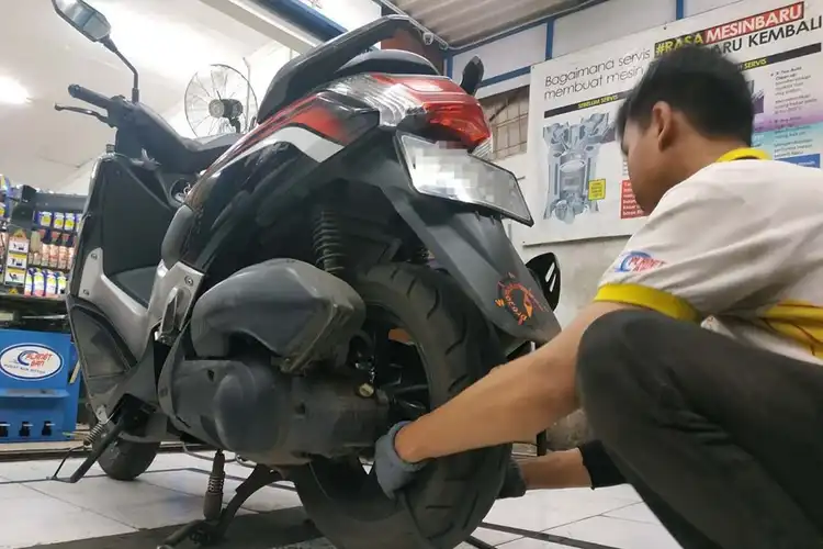 Anjuran Tekanan Angin Ban Motor Matic Ada di Angka Segini, Bikers Simak