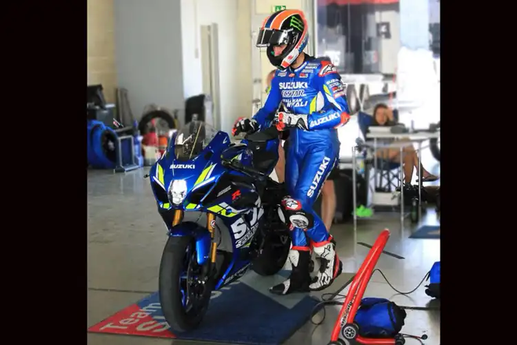 Habiskan Akhir Pekan Cuma di Portugal, Pembalap MotoGP Alex Rins Ngegas Motor Gede Sampai MIni