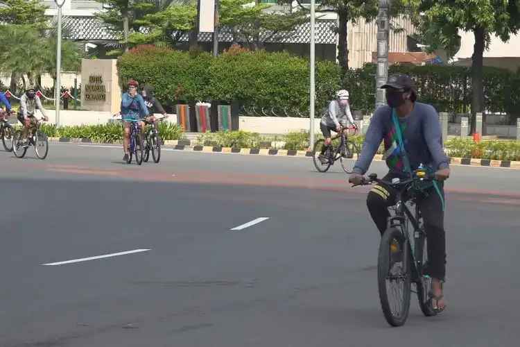 Awas! Polisi Bakal Kasih Hukuman Buat Pesepeda Gowes di Luar Jalur Sepeda, Dari Tilang Sampai Penjara