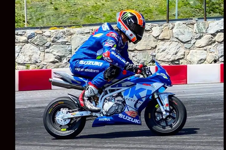 Semua Dilakoni, Alex Rins Latihan Motor Ukuran Besar Sampai Mini