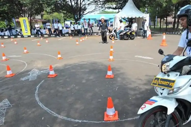 Biar Enggak Gagal, Polres Metro Bekasi Gelar Latihan Praktik SIM Gratis, Catat Waktunya