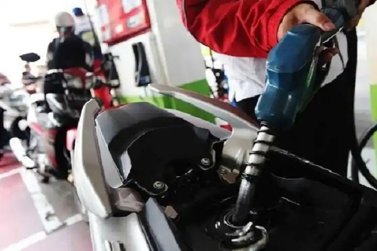 Catat Nih! Sering Disepelein,  Ini 5 Hal Wajib Dihindari Saat Isi BBM