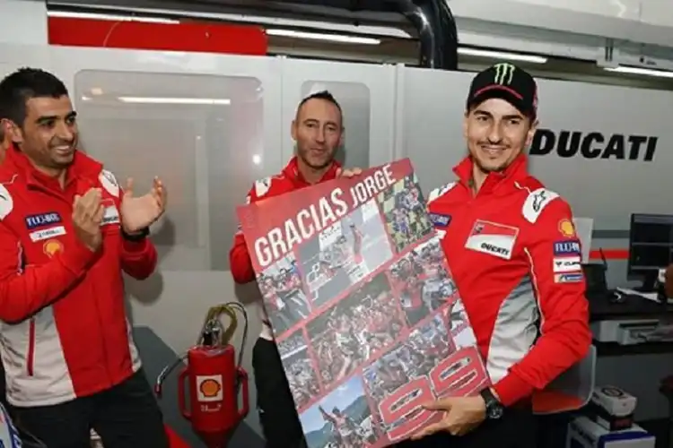 Pindahnya Jorge Lorenzo ke Ducati, Di Mana Ada Asap Di Situ Ada Api