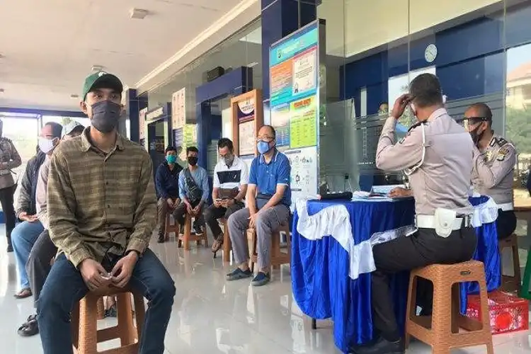 Horeee Perpanjang SIM Kini Bebas Antrian, Tapi Ada Syaratnya