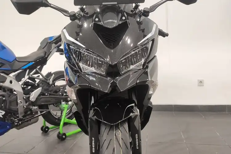 Muka Kawasaki Ninja 250 4 Silinder Alias ZX-25R Berlubang, Ternyata Ada Fungsinya