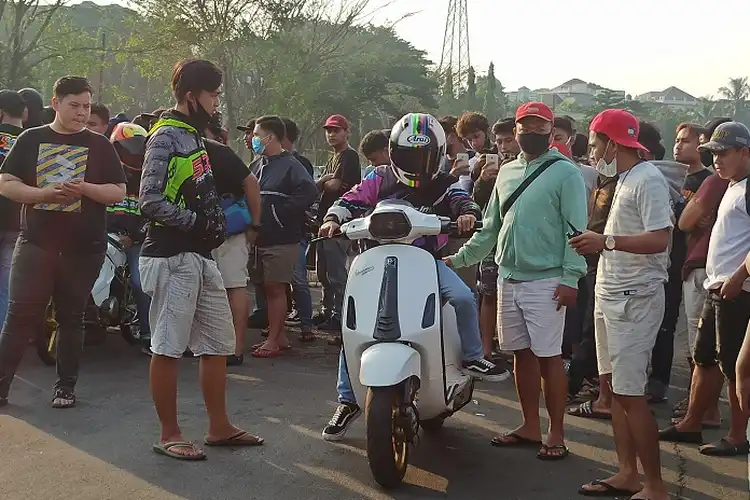 Melihat Fenomena Vespa di Ajang Balap Sera Sentul, Apa Menariknya?