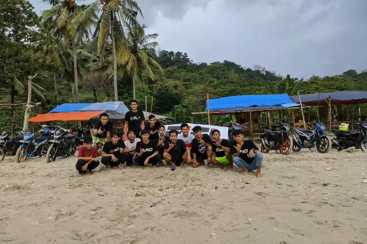 Eratkan Solidaritas, Klub Motor FICI Chapter Tangerang Sambangi Pantai Tanjung Lesung
