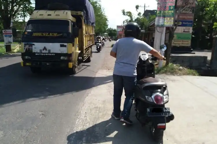 Mogok di Jalan, Motor Injeksi Kehabisan Bensin? Begini Triknya Buat Hidupkan Lagi