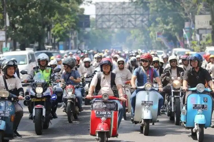 Cerita Wali Kota Bandung, Bonceng 4 Anak Naik Vespa Sampai Jualan Es Krim