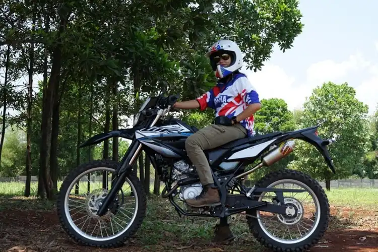 Mantap Jiwa! Begini Cerita Ibu Muda yang Jatuh Hati Pada Yamaha WR 155