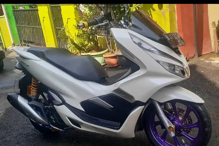 Dobrak Kesan Kalem! Honda PCX150 Positif Virus Modifikasi, Main Simpel Racing Daily Pas Digas Galak Banget Bro!