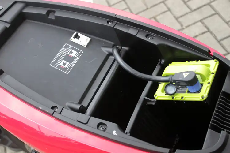 Motor Listrik Biar Awet Baterainya, Cukup Perhatikan 3 Faktor Ini