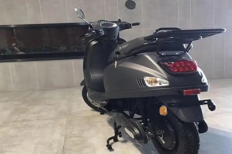 Murahnya Gak Kira-kira Motor Listrik Desain Ala Vespa Harga Cuma Sepertiga Dari Aslinya Versi Bensin