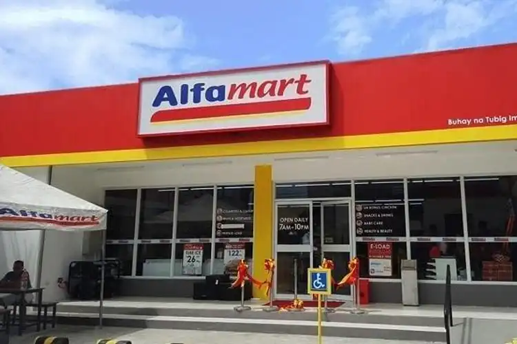 Tukang Parkir Minimarket Tolak Dibayar Uang Koin, Pihak Alfamart Dibuat Gak Berdaya