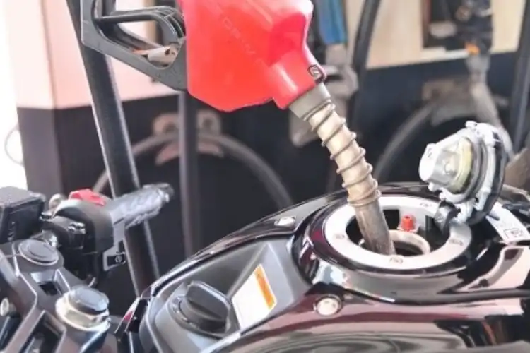 Awas Bikers Jangan Lakukan 5 Hal Ini Pas Lagi Isi Bensin di SPBU